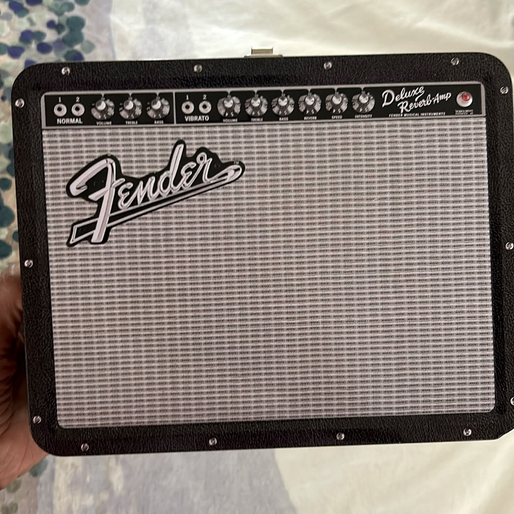 Adorable Fender metal retro lunchbox